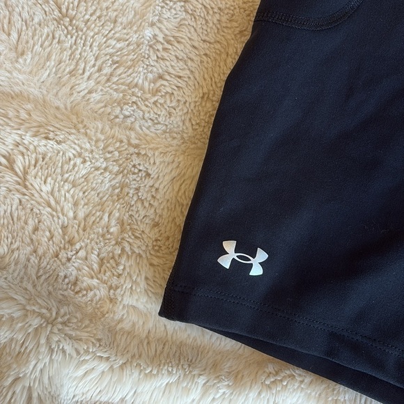Under Armour athletic Black Shorts with pockets size youth XL - Picture 2 of 7